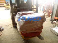 福瑞得機械座駕壓路機，平板夯成功裝車及時發(fā)貨