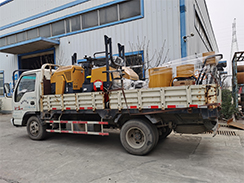 福瑞得機(jī)械雙輪壓路機(jī)、灌縫機(jī)發(fā)往江蘇