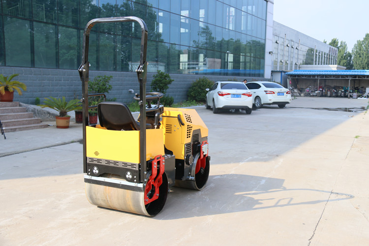 把施工效率提升的更高，是每個(gè)壓路機(jī)組長的重要任務(wù)